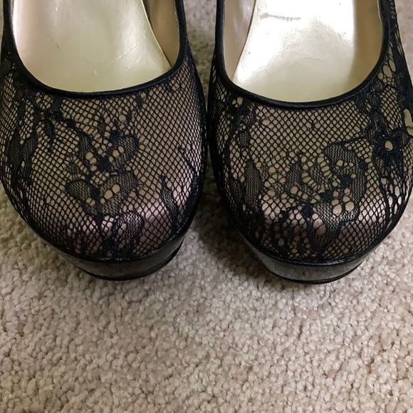 Guess Brand Pump Heels - Tan/Black Lace - Picture 7 of 9